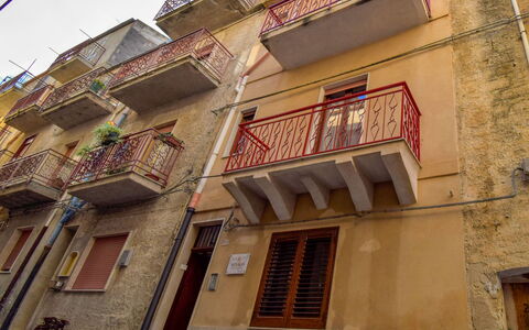 Sinago: Quartier, Bâtiment, Balcon, Architecture, Propriété, Ville, Maison, Façade, Mur, Appartement