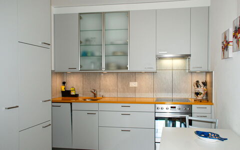Ca' Dal Pio: Pièce, Propriété, Cuisine, Cabinetry, Meubles, Jaune, Design Intérieur, Bâtiment, Placard, Maison