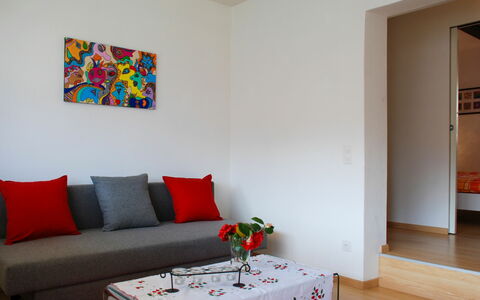 Ca' Dal Pio: Pièce, Meubles, Salon, Design Intérieur, Mur, Rouge, Propriété, Table, Canapé, Sol
