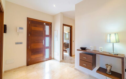Son Jil: Propriété, Pièce, Sol, Meubles, Bâtiment, Design Intérieur, Plafond, Immobilier, Maison, Parquet