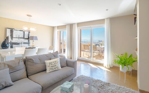 Nautic Sea Views: Salon, Propriété, Pièce, Meubles, Design Intérieur, Bâtiment, Maison, Immobilier, Domicile, Table Basse