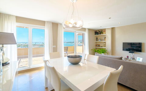 Nautic Sea Views: Propriété, Pièce, Meubles, Design Intérieur, Bâtiment, Salle À Manger, Maison, Sol, Plafond, Table