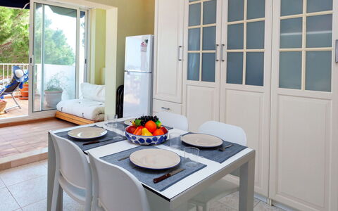 El Niu: Pièce, Propriété, Meubles, Design Intérieur, Table, Bâtiment, Maison, Domicile, Immobilier, Table Basse