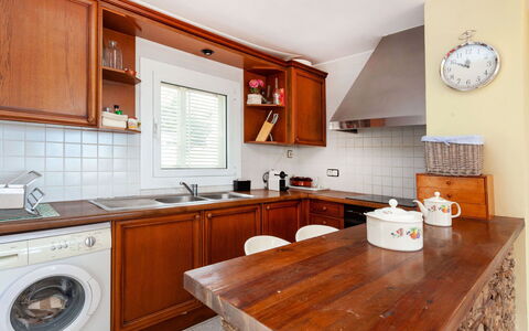 El Niu: Pièce, Propriété, Meubles, Cuisine, Cabinetry, Comptoir, Immobilier, Bâtiment, Maison, Design Intérieur