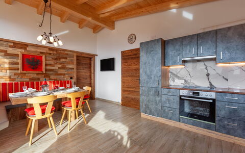 Chalet Spatn: Pièce, Propriété, Meubles, Bâtiment, Design Intérieur, Comptoir, Parquet, Sol, Maison, Dur