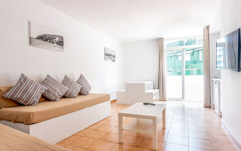 Logement:&nbsp;Neighbours Beach 100.4