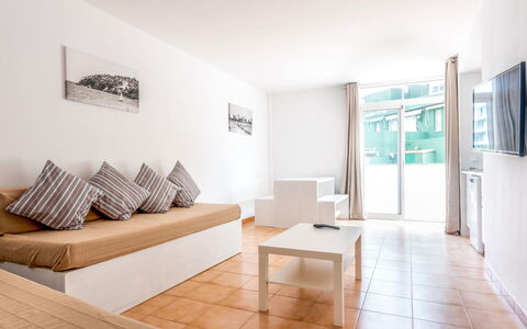 Logement:&nbsp;Neighbours Beach 100.5