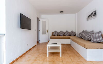 Logement:&nbsp;Neighbours Beach 100.4