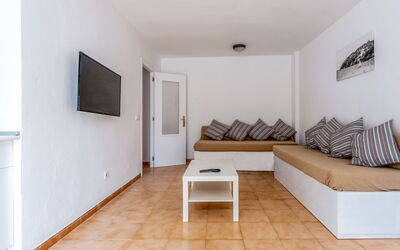 Logement:&nbsp;Neighbours Beach 100.5