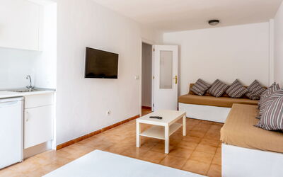Logement:&nbsp;Neighbours Beach 100.4