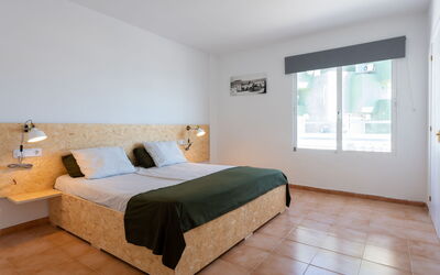 Logement:&nbsp;Neighbours Beach 100.6