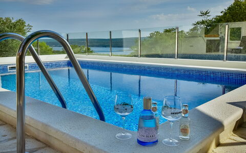 Ivan: Piscine, L'Eau, Centre De Loisirs, Propriété, Loisir, Immobilier, Vacances, Maison, Jacuzzi, Architecture