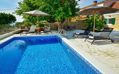 Ivan: Piscine, Propriété, Immobilier, Loisir, Recours, Maison, Bâtiment, Domicile, Zone Résidentielle, Vacances