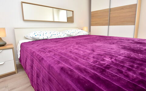 Ivan: Chambre, Drap De Lit, Lit, Literie, Violet, Violet, Meubles, Pièce, Propriété, Cadre De Lit