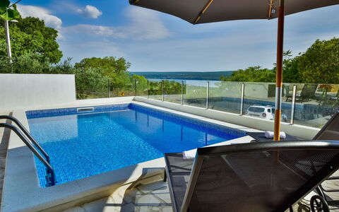 Ivan: Propriété, Piscine, Domicile, Immobilier, Maison, Bâtiment, Loisir, Ciel, Vacances, Balancelle