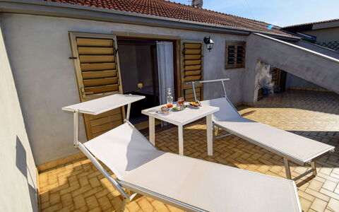 New Etna View: Propriété, Maison, Bâtiment, Pièce, Toit, Immobilier, Architecture, Domicile, Appartement, Balcon