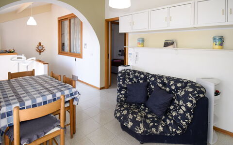 New Etna View: Pièce, Meubles, Propriété, Chambre, Lit, Bâtiment, Drap De Lit, Design Intérieur, Immobilier, Sol
