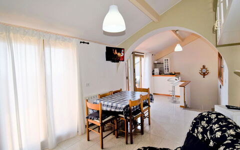 New Etna View: Pièce, Propriété, Design Intérieur, Bâtiment, Meubles, Plafond, Maison, Immobilier, Sol, Architecture