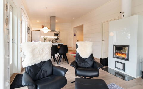 Villa Taiga: Balcon, Appartement, Ombre, Verre, Condominium, Balustrade, Porche, Daylighting, Plate-Forme, Mobilier De Jardin