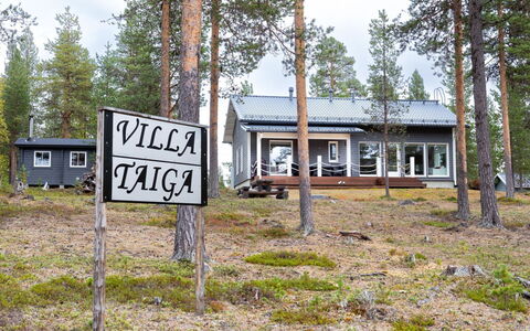 Villa Taiga: Balcon, Appartement, Ombre, Verre, Condominium, Balustrade, Porche, Daylighting, Plate-Forme, Mobilier De Jardin
