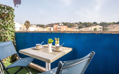 L'Amiral: Ciel, Table, Meubles, Plante, L'Eau, Bâtiment, Bleu Azur, Chaise, Nuage, Mobilier De Jardin