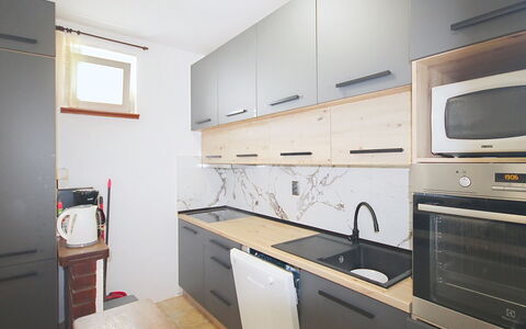 Lolita: Comptoir, Cuisine, Appareil De Cuisine, Cabinetry, Sol, Bois, Design Intérieur, Principaux Appliance, Meubles, Sol