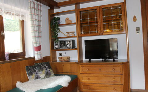 Umbichl: Meubles, Pièce, Propriété, Cabinetry, Design Intérieur, Bâtiment, Maison, Salon, Domicile, Dur