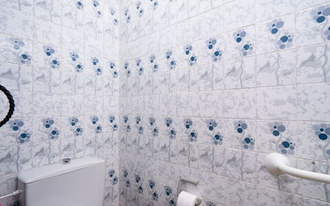 La Camarrocha: Salle De Bains, Tuile, Bleu, Pièce, Propriété, Mur, Design Intérieur, Architecture, Luminaire Plomberie, Accessoire Salle De Bain
