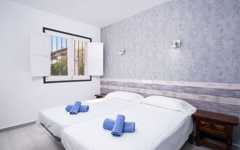 La Camarrocha: Chambre, Meubles, Pièce, Lit, Propriété, Design Intérieur, Drap De Lit, Cadre De Lit, Bâtiment, Matelas