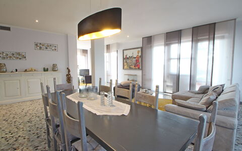 Marina Apartment: Propriété, Pièce, Bâtiment, Meubles, Salle À Manger, Design Intérieur, Immobilier, Maison, Table, Sol