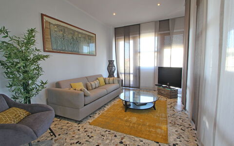 Marina Apartment: Pièce, Salon, Propriété, Meubles, Design Intérieur, Bâtiment, Immobilier, Maison, Domicile, Sol