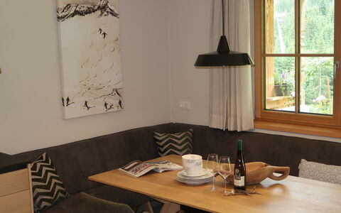 Auffach 651: Pièce, Design Intérieur, Meubles, Table, Propriété, Mur, Salle À Manger, Maison, Sol, Bâtiment