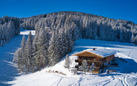 Auffach 651: Ciel, Montagne, Neige, Bleu, Pente, Nuage, Arbre, Mélèze, Glacial Relief, Maison