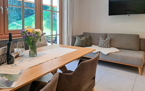 Auffach 651: Meubles, Design Intérieur, Sol, Bois, Sol, Pièce, Canapé, Table, Éclairage, Salon