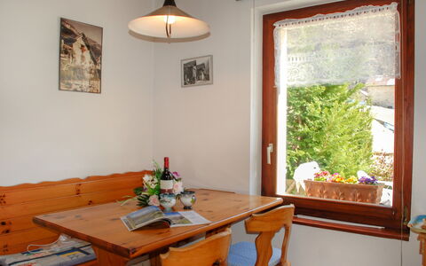 Ai Casell: Pièce, Meubles, Propriété, Table, Salle À Manger, Design Intérieur, Maison, Bâtiment, Domicile, Sol