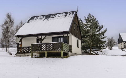 Holiday Hill 55: Neige, Ciel, Bâtiment, Arbre, Fenêtre, Pente, Maison, Chalet, Siding, Gelé