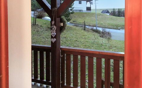 Holiday Hill 67: Plante, Bois, Ombre, Clôture, Tache De Bois, Dur, Immobilier, Teintes Et Ombres, Balustre, Arbre