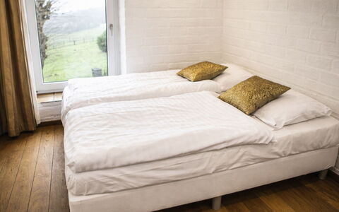 Bungalowpark Landsrade: Lit, Chambre, Literie, Bois, Drap De Lit, Sol, Sol, Meubles, Linge, Cadre De Lit