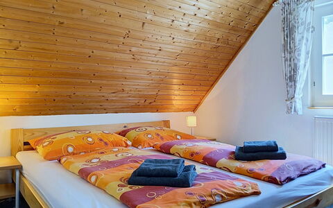 Holiday Hill 28: Chambre, Domicile, Drap De Lit, Lit, Literie, Cadre De Lit, Dur, Linge, Tache De Bois, Oreiller