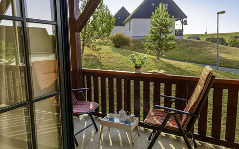 Holiday Hill 28: Propriété, Maison, Chalet, Pièce, Bâtiment, Domicile, Immobilier, Plate-Forme, Balustrade, Arbre