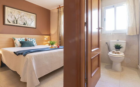 Lorena: Propriété, Meubles, Plante, Confort, Bois, Cabinetry, Design Intérieur, Fenêtre, Bâtiment, Plante D'Appartement