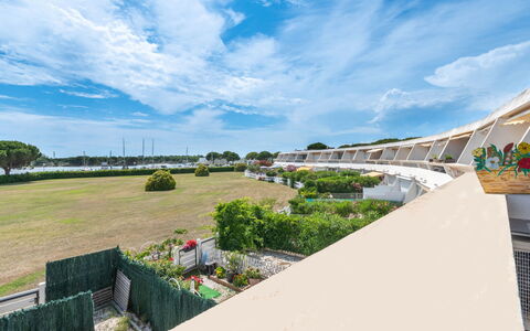 Isle Catherine: L'Eau, Jour, Ciel, Bâtiment, Bleu Azur, Piscine, Loisir, Rectangle, Composite, Design Urbain