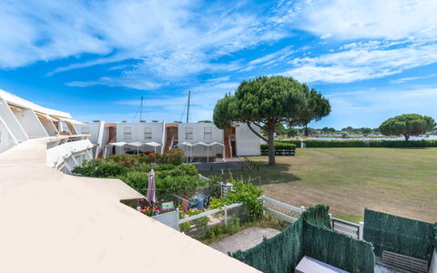 Isle Catherine: L'Eau, Jour, Ciel, Bâtiment, Bleu Azur, Piscine, Loisir, Rectangle, Composite, Design Urbain