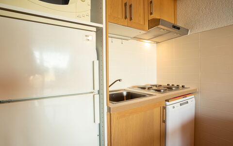Le Grand Large: Pièce, Propriété, Principaux Appliance, Cabinetry, Cuisine, Électroménager, Meubles, Comptoir, Appareil De Cuisine, Réfrigérateur