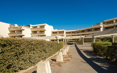 Port Camargue 205: Zone Résidentielle, Architecture, Propriété, Ciel, Jour, Bâtiment, Ville, Maison, Domicile, Immobilier
