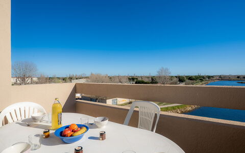 Terrasse du Soleil: Propriété, Ciel, Vacances, Immobilier, Restaurant, Pièce, Été, Table, Maison, Bâtiment