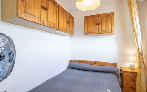 Terrasse du Soleil: Lit, Chambre, Pièce, Meubles, Propriété, Design Intérieur, Cadre De Lit, Mur, Sol, Maison