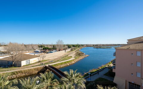 Terrasse du Soleil: L'Eau, Ressources En Eau, Voie Navigable, Jour, Ciel, Rivière, Architecture, Arbre, Immobilier, Printemps