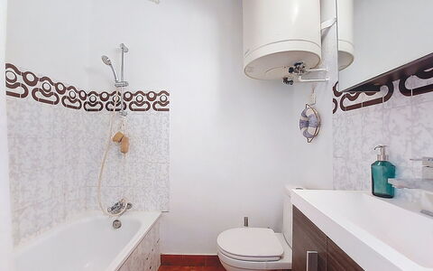 Saint Patrick: Salle De Bains, Luminaire Plomberie, Sol, Design Intérieur, Sol, Toilette, Robinet, Lavabo, Évier, Plomberie