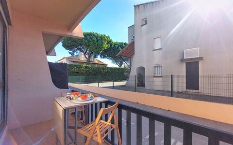 Saint Patrick: Zone Résidentielle, Domicile, Balcon, Appartement, Ombre, Daylighting, Tache De Bois